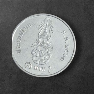 2018 THAILAND 1 BAHT COIN Foreign MONEY