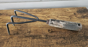 3 Tine Hand Cultivator Claw-Hand Rake Vintage with Wooden Handle