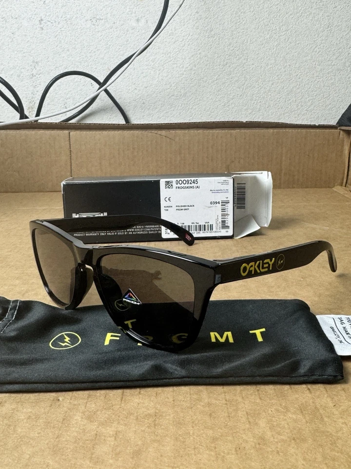 Oakley Frogskins X FRAGMENT AMARILLO NEGRO PRIZM G - Imagen 3 de 4