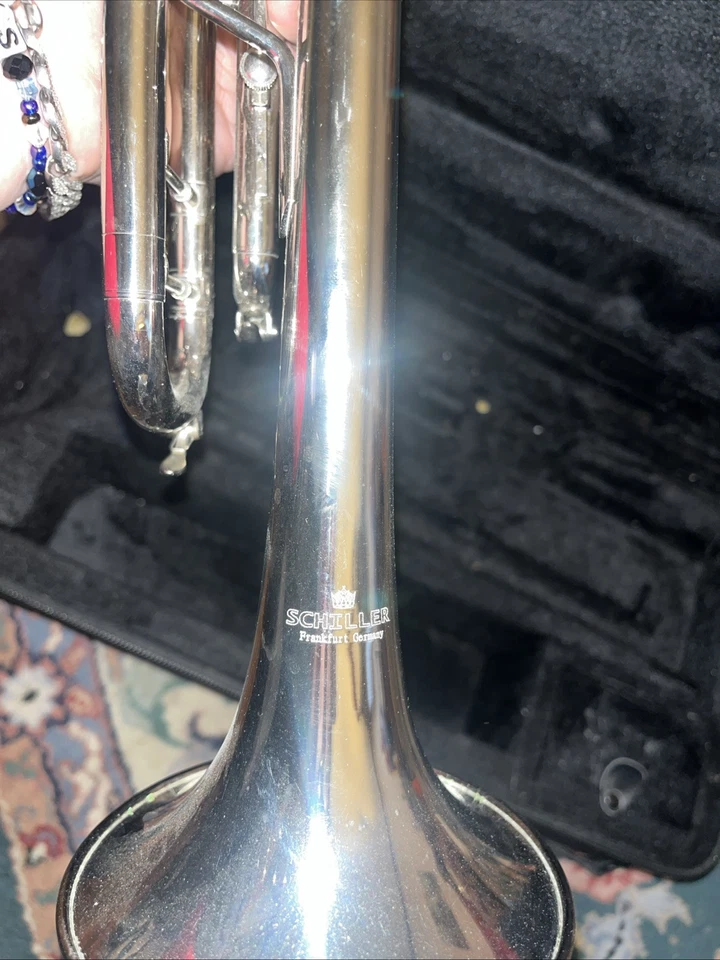 Trompete de latão Schiller - Imagem 2 de 4