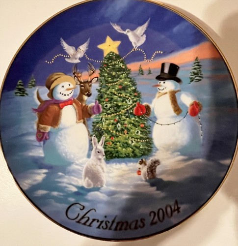 Avon 2004 "Trimming The Tree with Friends" Christmas Plate - 第 1/7 張圖片