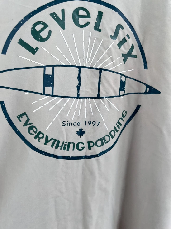 Camiseta Level Six UPF 50+ Coastal Paddling Beige Mangas Cortas Para Hombre Pequeña Verano Foto 3 de 4