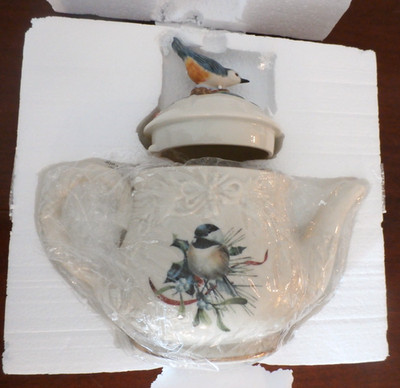 Lenox  Winter Greetings  Teapot with Bluebird Lid 6324891 Catherine McClung