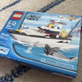 LEGO City Fishing Boat 4642 Factory Sealed Retired New in Box 2011