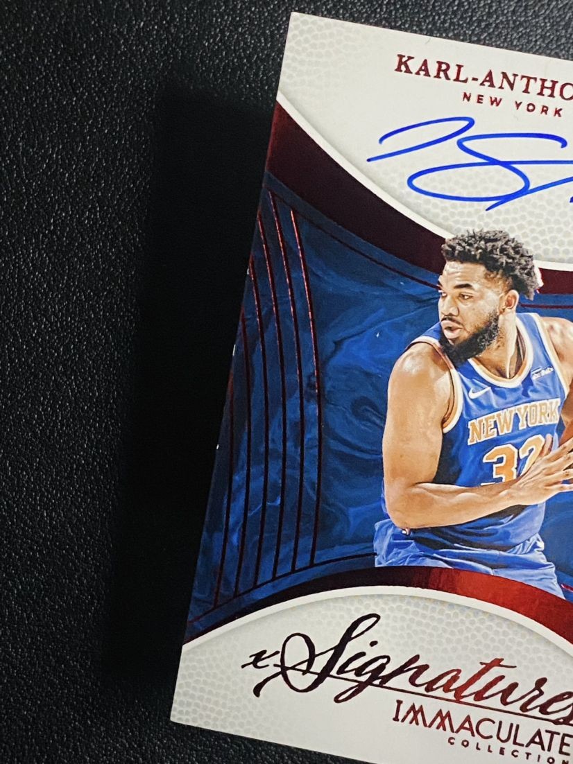 2024-25 Panini Immaculate Karl-Anthony Towns Red Auto /25 New York Knicks view 3