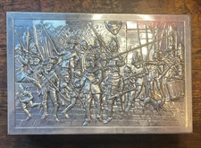 Daher Co Inc, Plastic Box With Decorative Tin Lid, Vintage 