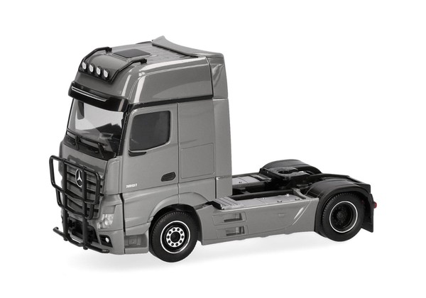 Herpa 311533-006 | MB Actros '18 L Gigaspace | 2Achs | LampenbüGel U. Rammschutz-image