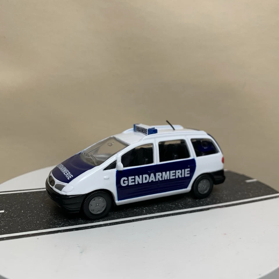 Siku Super #1365 Ford Galaxy 2.8 V6 Minivan Policía Policía Gendarmería Van 1:64 Foto 2 de 4