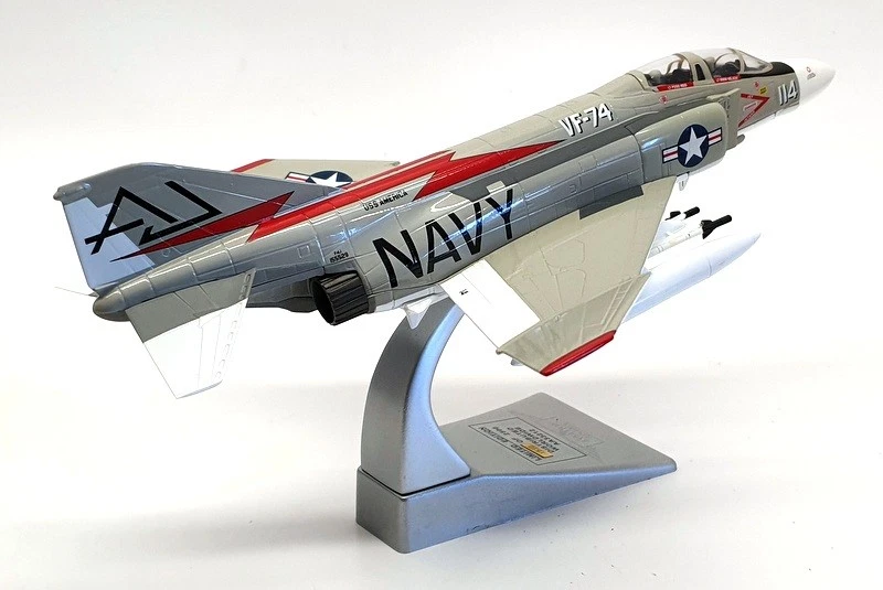 Corgi 1/72 Scale AA33212 - McDonnell F-4J Phantom VF-74 SQN US Navy Duxford - Image 3 of 4