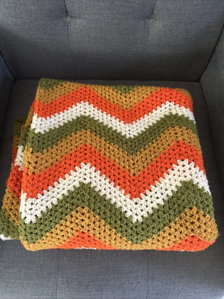 Cobertor afegão vintage feito à mão malha de crochê Chevron retrô 48x54 em excelente estado usado - Imagem 2 de 4