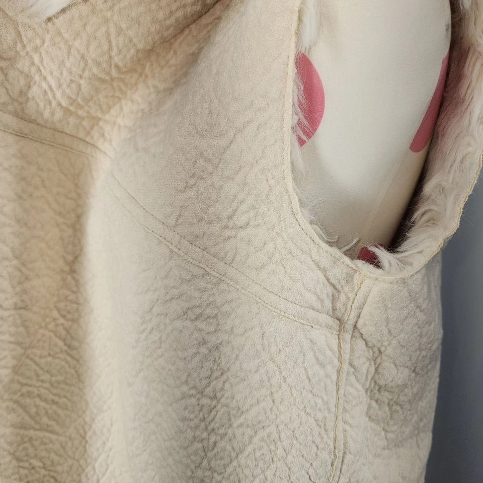 Women's Bisou Bisou Michele Bohbot Reversible Faux Fur Suede Vest XS Cream Boho - Image 2 of 4