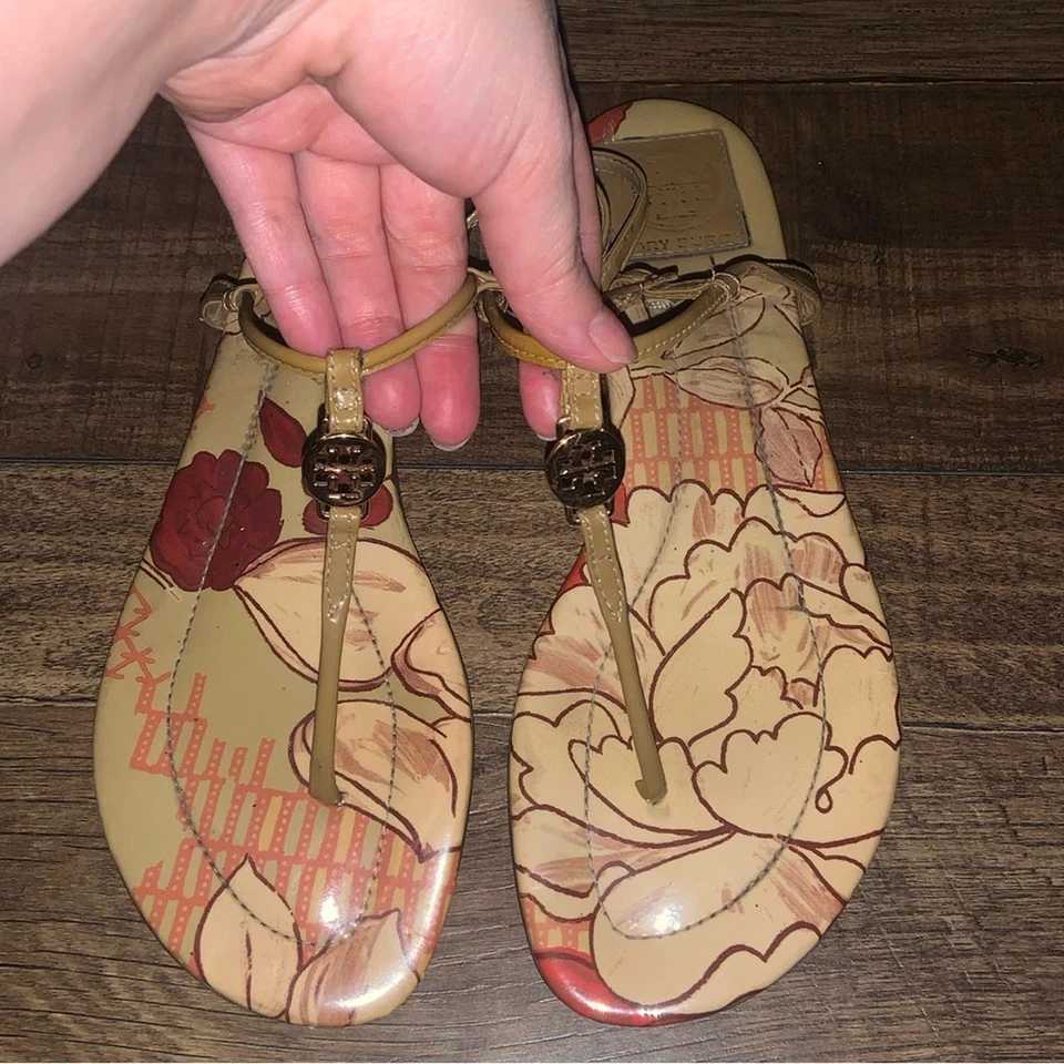 Tory Burch 花卉 Emmy t 带标志凉鞋 罕见 波西米亚学院风 经典 金色 棕褐色 8 — 第 2/4 张图片