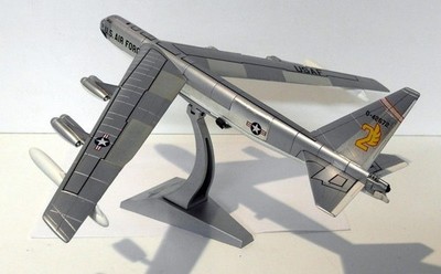 Corgi 1/144 Scale Diecast - AA33501 Boeing B-52 Stratofortress 52