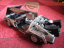 1/18 SUNSTAR BACK TO THE FUTURE DE LOREAN (missing mirrows) SEE PHOTOS.