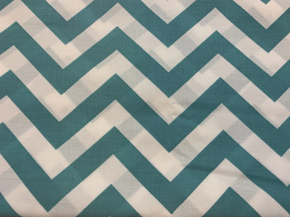 Бирюзовый и белый шеврон стегание хлопок печать 1,5 ярдов x 44 «ширина - Изображение 2 из 2
