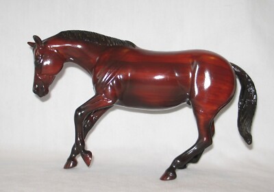 Stone model horse running performance stock stallion woodgrain