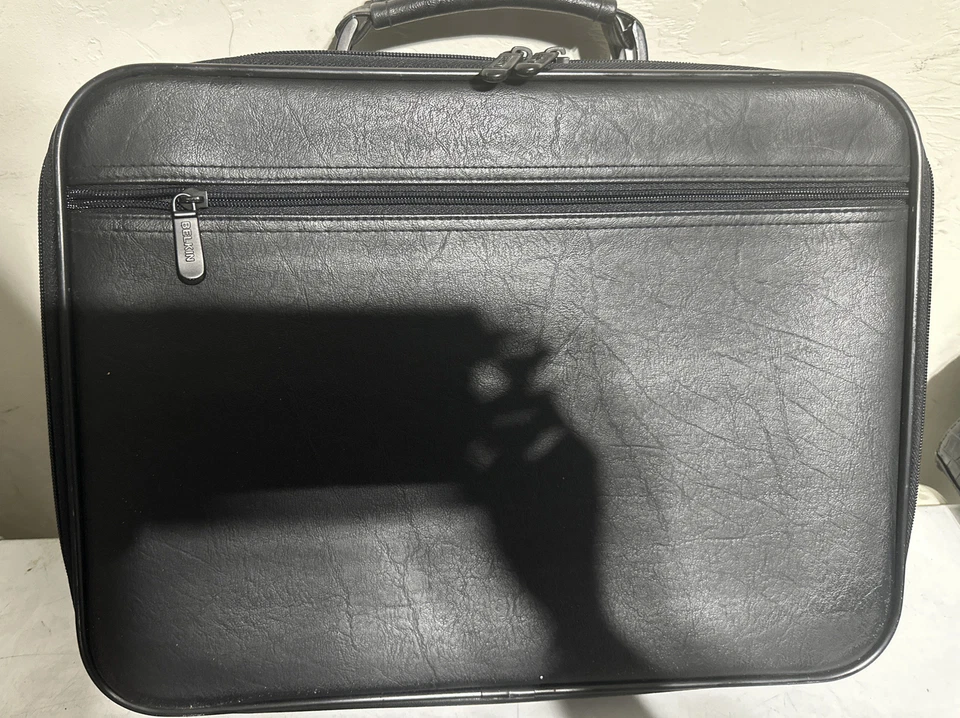 Bolso de hombro Belkin bloqueable con lados rígidos para computadora portátil mensajero negro Foto 3 de 3