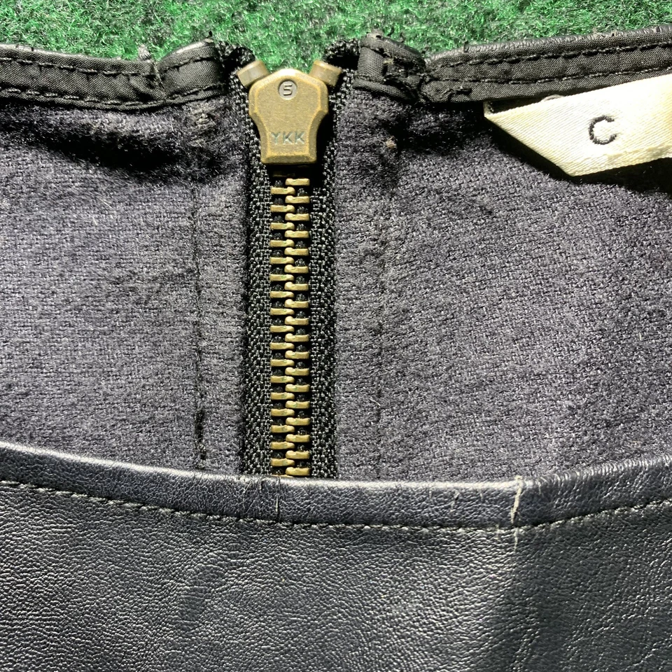 CABI top Women SZ 10 MED Black Sleeveless Faux leather Wine Roses 506 54077 zip - Image 3 of 4