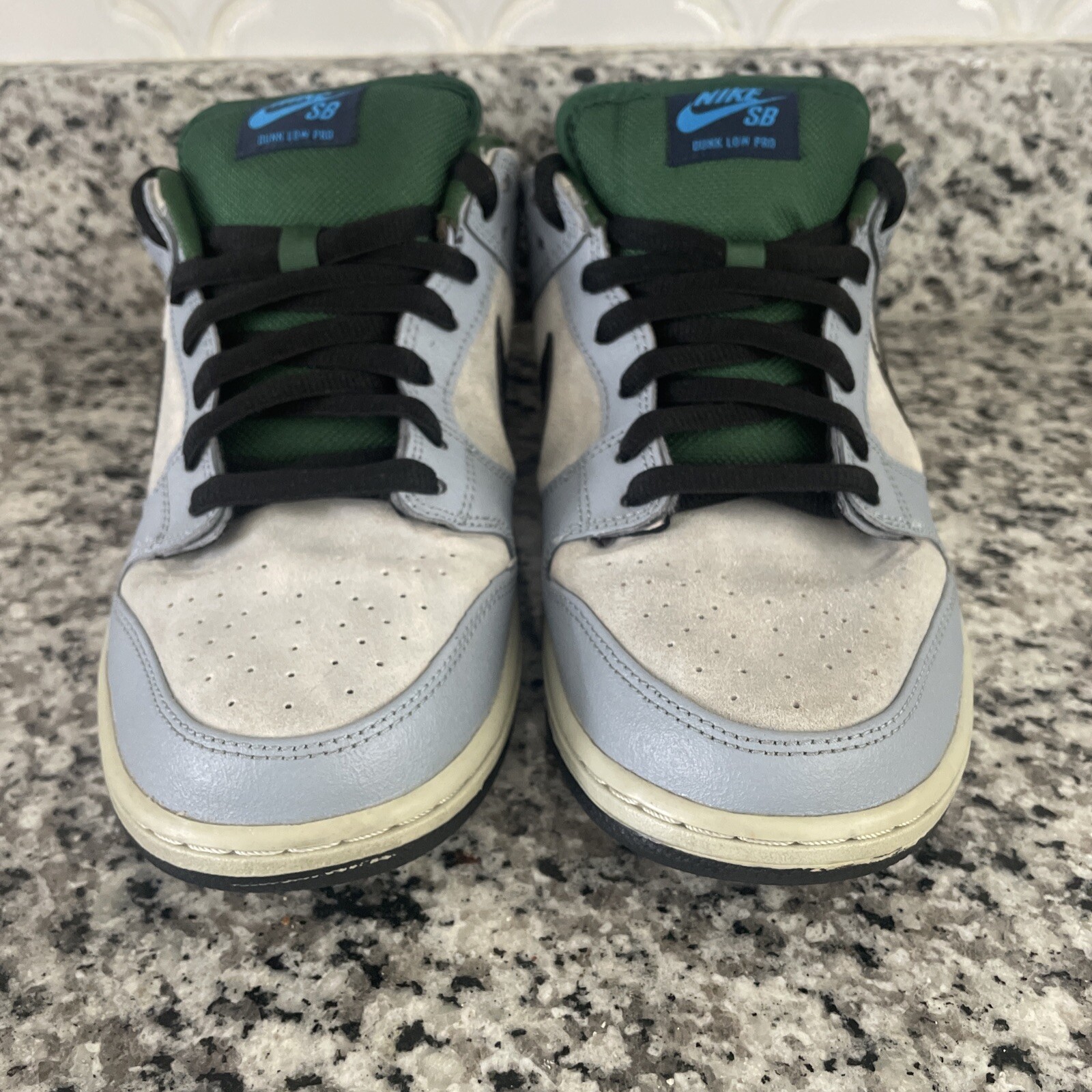 nike sb dunk maple leaf