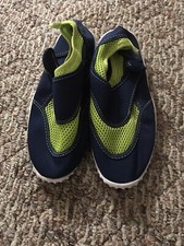 Kids water shoes size 4/5
