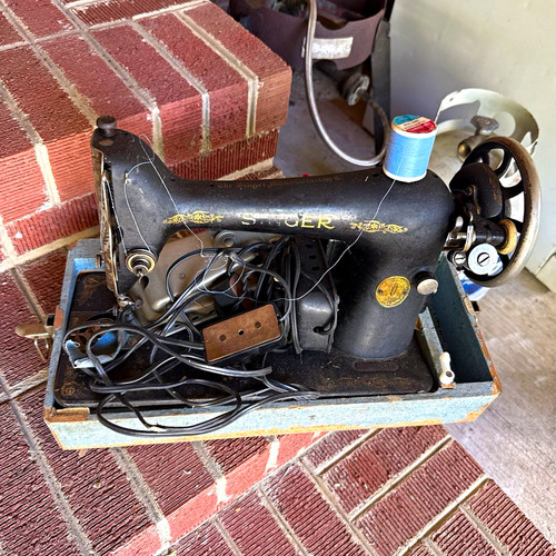 Singer Model 27 Electric Sewing Machine w/ Hand Crank, Case.