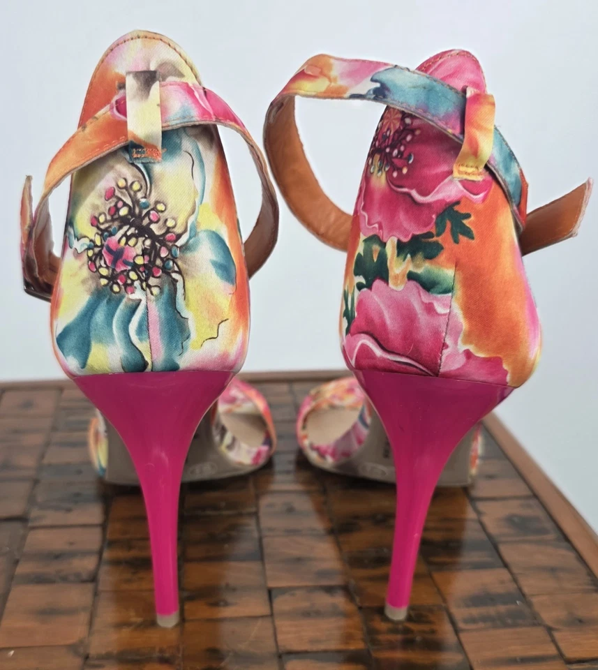 Sandalias florales Mossimo Stiletto punta abierta con cierre de hebilla en el tobillo talla 9,5 Foto 4 de 4