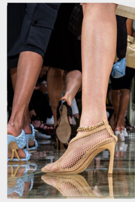 RUNWAY BOTTEGA VENETA Mesh/Chain Embellished macramé