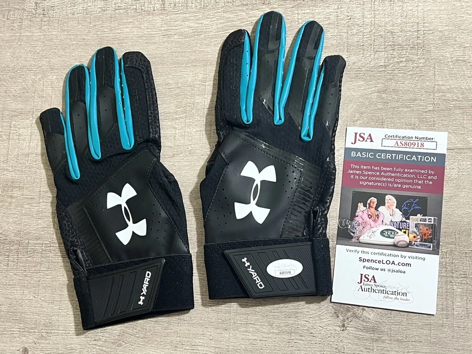 2018 MLB Seattle Mariners Dee Gordon Signed Batting Gloves Under Armour Yard JSA - Image 3 of 4