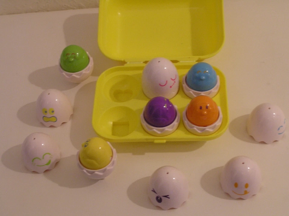 TOMY Hide and Squeak Eggs Activity Toy 1993 - Image 3 of 4