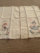 Vintage Paar Fingerspitzentücher handbestickt — super süß
