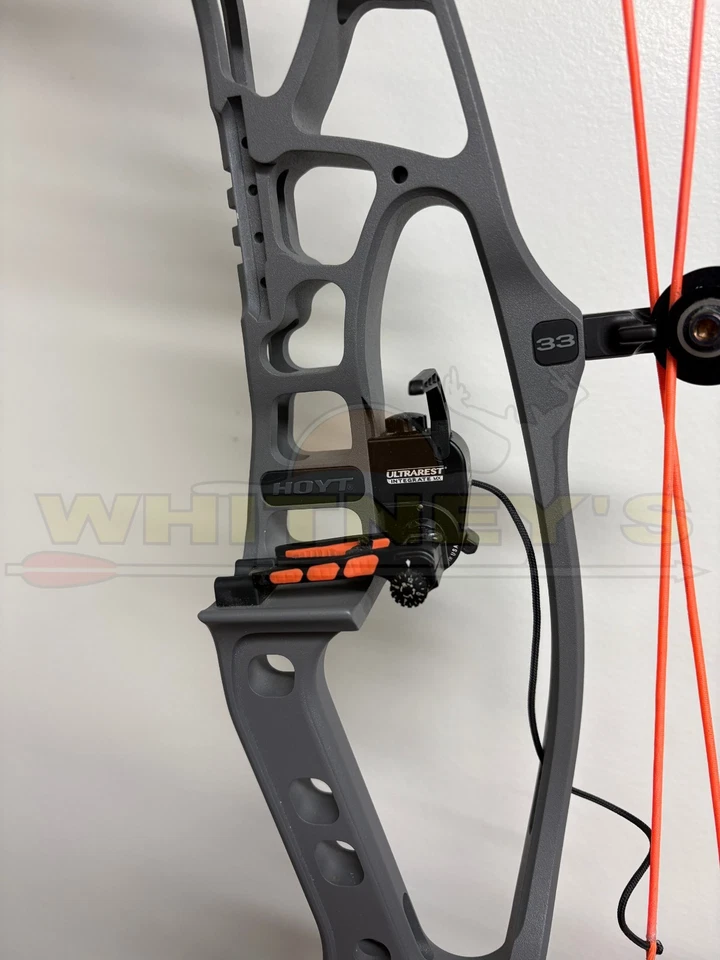 Used Hoyt Alpha X 33 - Right Hand - 60-70lbs - 26"-31" - Grey - Image 3 of 3