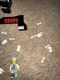 LEGO Monster Fighters: The Vampyre Hearse (9464) Parts And One Minifigures Read