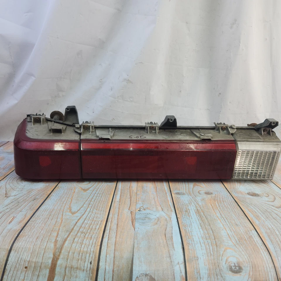 GM 5970311 1980-1981 Buick Skylark Limited LH luz trasera roja señal de giro OE usado Foto 2 de 4