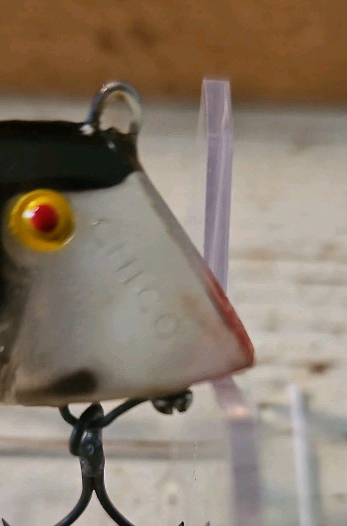 Vtg RARE TEXAS LURE, Padre Island Co. "PICO CHICO. White/Black Ribs/Gold Flash.