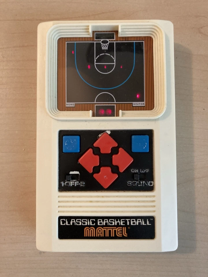 Vintage Mattel Clássico Jogo Eletrônico Portátil de Basquete Retrô Caixa Aberta, FUNCIONA - Imagem 3 de 4