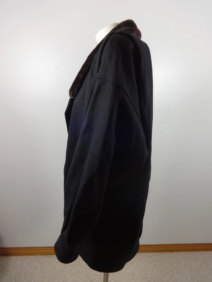 J GALLERY WOMENS SIZE XL BLACK WOOL COAT FUR COLLAR - Image 2 of 4