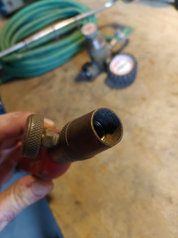 GOSS ACETYLENE TORCH, REGULATOR, TANK HOLDER - Image 3 of 4