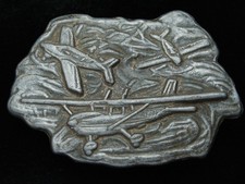 PH15103 VINTAGE 1970s THREE PROPELLAR AIRPLANES FLYING PEWTER BELT BUCKLE