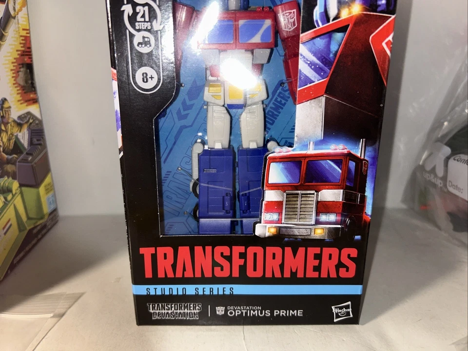 Transformers Age of the Primes series Deluxe Class Optimus Prime IN-HAND Sealed - Image 4 of 4