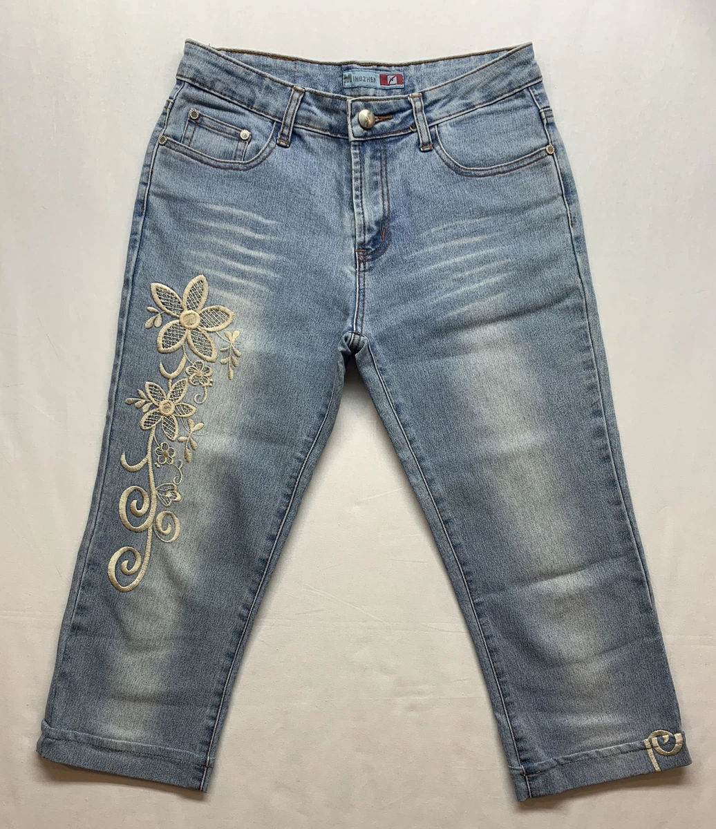 Ming Zhen Women’s Denim Capri Jeans Size 28 Color Blue Embroidered Flower  Design