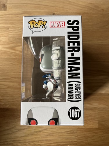Marvel Spider-Man Bug-Eyes Armor 1067 Con Exclusivo Funko Pop EMBALAJE ORIGINAL Raro Nuevo - Imagen 2 de 6