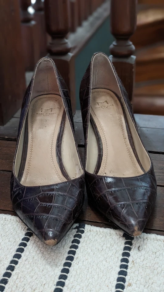 Zapatos de tacón Marc Fisher para mujer de cuero con estampado de cocodrilo punta marrón talla 7,5 Foto 2 de 4