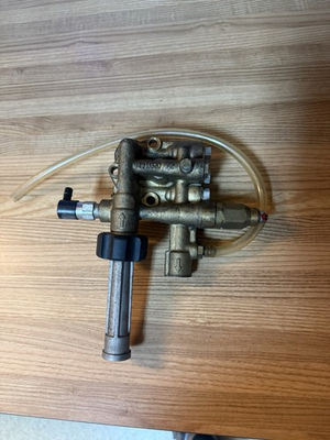 #ad Troybilt 3000 PSI 2.7 GPM With Honda GCV190 Engine OEM Pump Head #92841620 $35.00