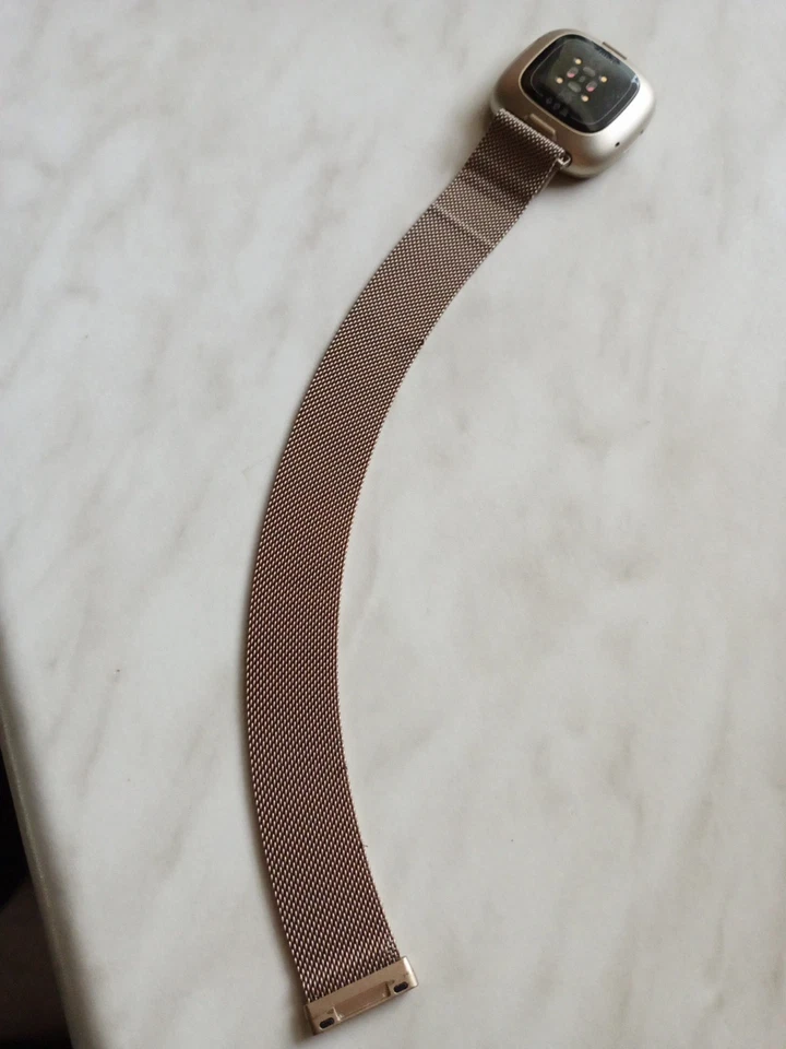 Fitbit Versa 3 40mm Aluminiumgehäuse  Gold für IOS + Android Smartwatch GPS  - Bild 4 von 4