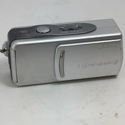 【SONY】Cyber-shotU DSC-U20［JUNK］ Sony Cyber-Shot U DSC-U20 2MP Digital Camera Silver. For Parts Or