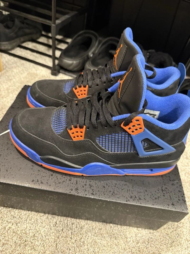 Air Jordan 4 Retro Cavs Talla 11 Foto 3 de 4
