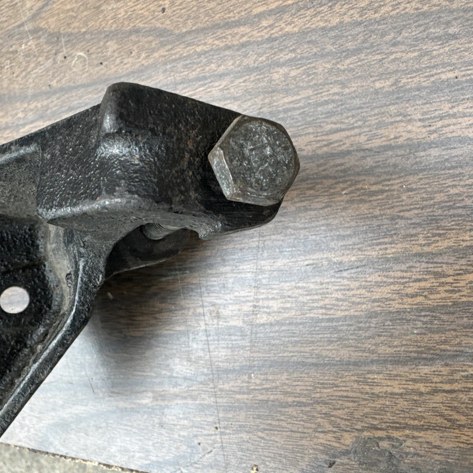 Oldsmobile Ninty Eight 1965 425 soporte inferior del alternador del motor 382787 Foto 4 de 4