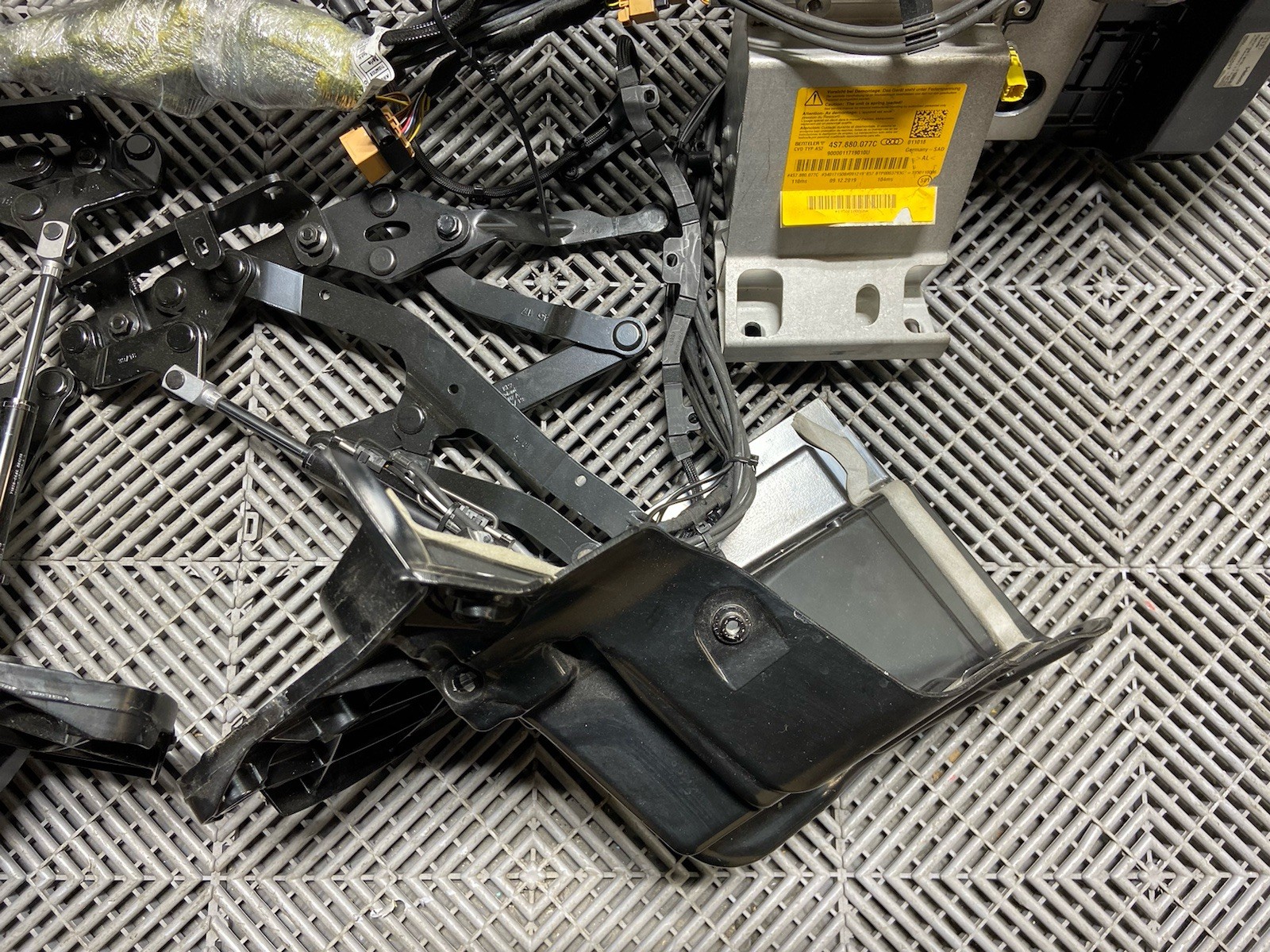 2018-2023 Audi R8 4S Convertible Roof w/o Motor 18k Miles OEM *NOTE*
