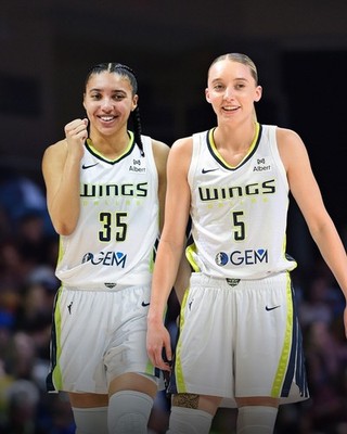 Azzi Fudd & Paige Bueckers 8 X 10 Photo WNBA #1 Pick Dallas Wings.