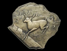 NC03150 UNUSUAL SHAPED VINTAGE 1970s **DEER RUNNING FROM HUNTER** BELT BUCKLE